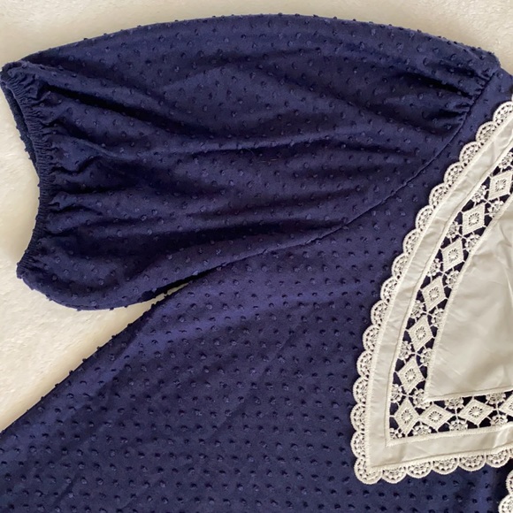 W5 | Pointed Scallop Bib Collar Swiss Dot Short Sleeve Blouse Top Blue/White (L) - Picture 4 of 14